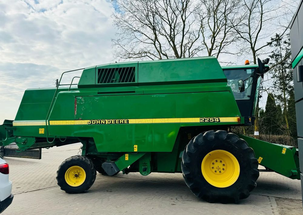 John Deere 2254 - حصادة شاملة: صور 3 John Deere 2254 - حصادة شاملة: صور 3