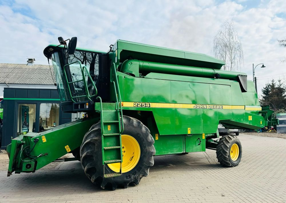 John Deere 2254 - حصادة شاملة: صور 1 John Deere 2254 - حصادة شاملة: صور 1