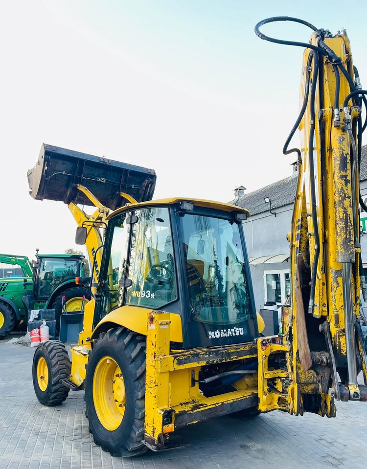 Komatsu WB93R - حفار متعدد الاستخدام: صور 5 Komatsu WB93R - حفار متعدد الاستخدام: صور 5