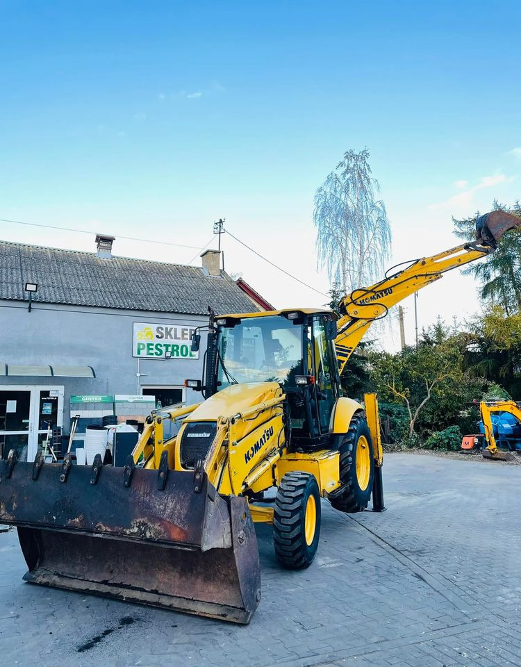 Komatsu WB93R - حفار متعدد الاستخدام: صور 3 Komatsu WB93R - حفار متعدد الاستخدام: صور 3