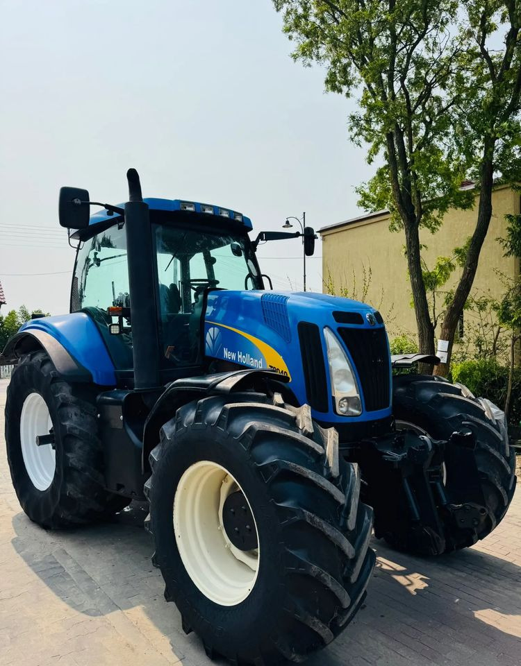 New Holland T8040 - جرار: صور 1 New Holland T8040 - جرار: صور 1