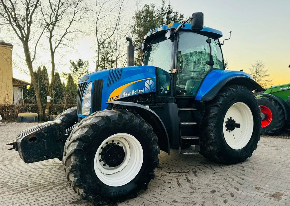 New Holland T8040 - جرار: صور 3 New Holland T8040 - جرار: صور 3