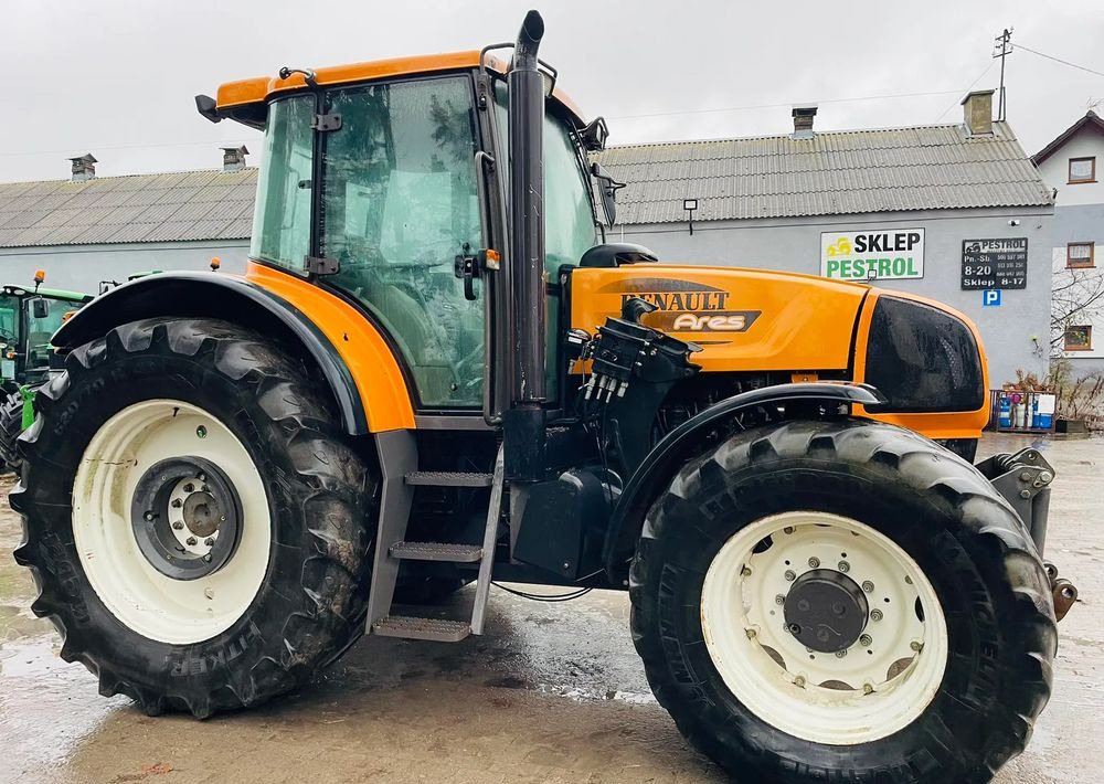 Renault Ares 826 RZ - جرار: صور 3 Renault Ares 826 RZ - جرار: صور 3