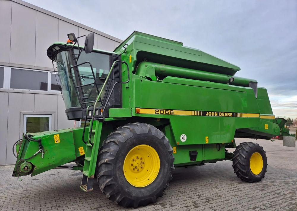 حصادة شاملة John Deere 2066: صور 1