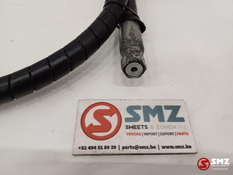 Caterpillar Hose Caterpillar - علم السوائل المتحركة - معدات المناولة: صور 3 Caterpillar Hose Caterpillar - علم السوائل المتحركة - معدات المناولة: صور 3