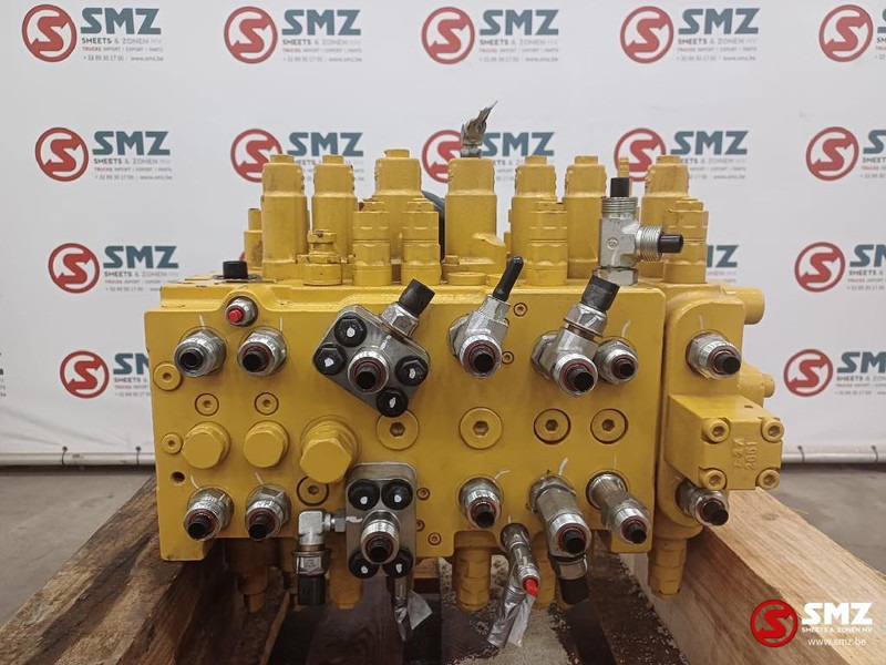 Caterpillar Main valve control Caterpillar - علم السوائل المتحركة - معدات المناولة: صور 1 Caterpillar Main valve control Caterpillar - علم السوائل المتحركة - معدات المناولة: صور 1