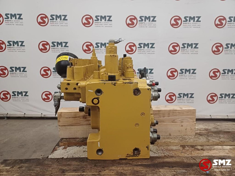 Caterpillar Main valve control Caterpillar - علم السوائل المتحركة - معدات المناولة: صور 3 Caterpillar Main valve control Caterpillar - علم السوائل المتحركة - معدات المناولة: صور 3