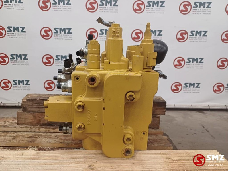 Caterpillar Main valve control Caterpillar - علم السوائل المتحركة - معدات المناولة: صور 4 Caterpillar Main valve control Caterpillar - علم السوائل المتحركة - معدات المناولة: صور 4