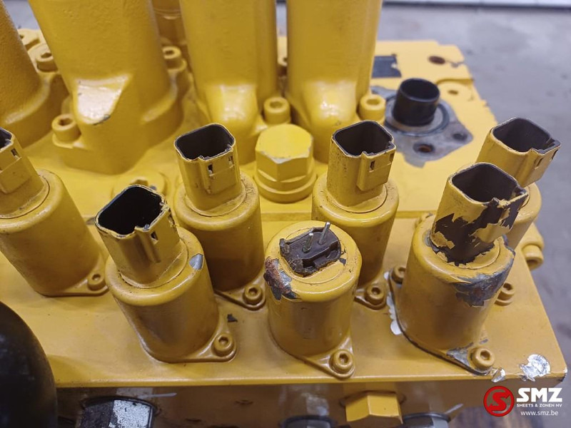 Caterpillar Main valve control Caterpillar - علم السوائل المتحركة - معدات المناولة: صور 5 Caterpillar Main valve control Caterpillar - علم السوائل المتحركة - معدات المناولة: صور 5