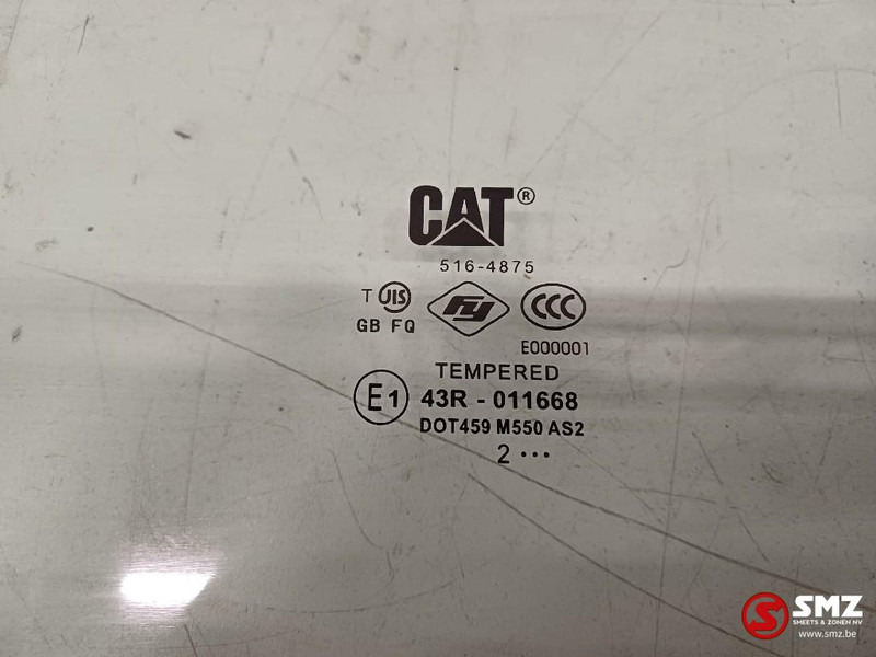 Caterpillar Rear glass Caterpillar - نافذة و قطع الغيار - معدات المناولة: صور 2 Caterpillar Rear glass Caterpillar - نافذة و قطع الغيار - معدات المناولة: صور 2