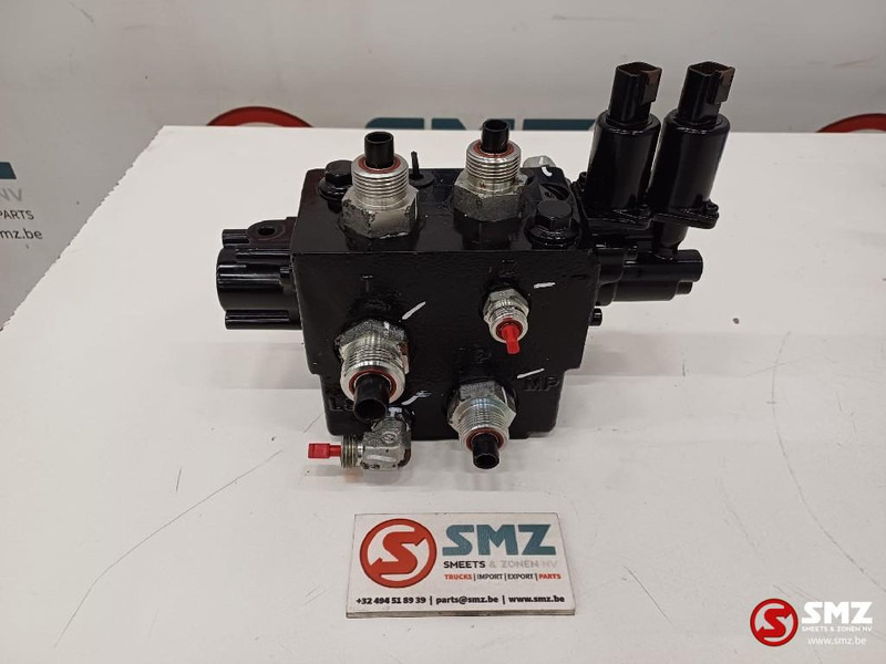 Caterpillar Valve control Caterpillar - علم السوائل المتحركة - معدات المناولة: صور 1 Caterpillar Valve control Caterpillar - علم السوائل المتحركة - معدات المناولة: صور 1