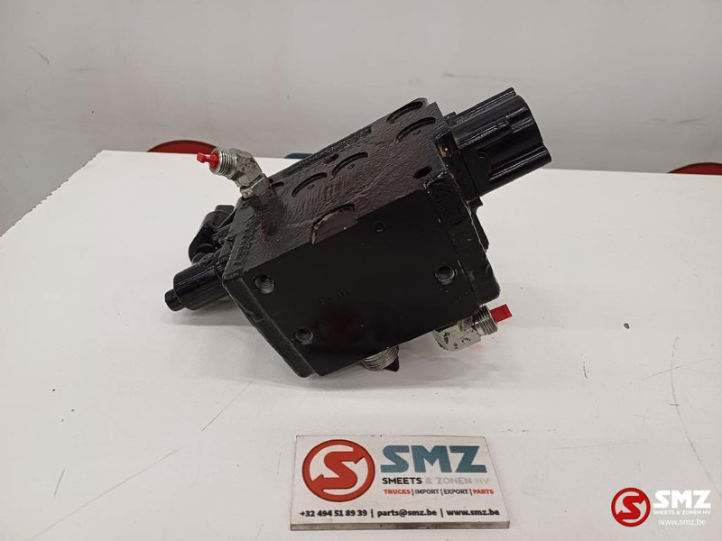 Caterpillar Valve control Caterpillar - علم السوائل المتحركة - معدات المناولة: صور 2 Caterpillar Valve control Caterpillar - علم السوائل المتحركة - معدات المناولة: صور 2