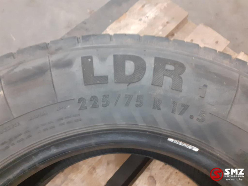 Continental Occ vrachtwagenband Continental 225/75R17.5 - الإطارات - شاحنة: صور 3 Continental Occ vrachtwagenband Continental 225/75R17.5 - الإطارات - شاحنة: صور 3