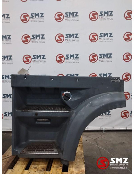 DAF Occ opstapbak links DAF XF95 1656923 - الكابينة والداخلية - شاحنة: صور 1 DAF Occ opstapbak links DAF XF95 1656923 - الكابينة والداخلية - شاحنة: صور 1