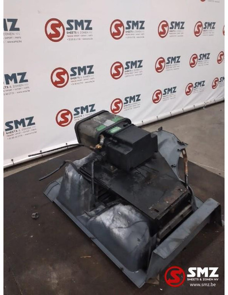 DAF Occ opstapbak rechts + vetsmering DAF XF95 1291173 - الكابينة والداخلية - شاحنة: صور 3 DAF Occ opstapbak rechts + vetsmering DAF XF95 1291173 - الكابينة والداخلية - شاحنة: صور 3