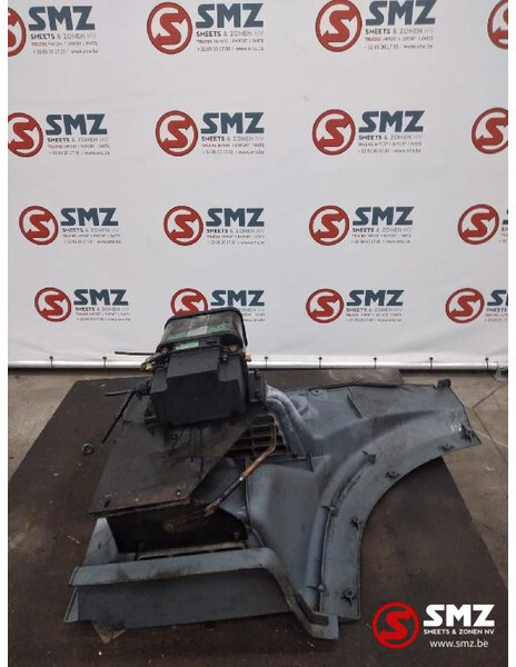 DAF Occ opstapbak rechts + vetsmering DAF XF95 1291173 - الكابينة والداخلية - شاحنة: صور 2 DAF Occ opstapbak rechts + vetsmering DAF XF95 1291173 - الكابينة والداخلية - شاحنة: صور 2