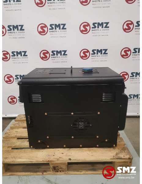 Hyundai Stroomgroep Hyundai HDG88 8KVA 14HP - آلات البناء: صور 3 Hyundai Stroomgroep Hyundai HDG88 8KVA 14HP - آلات البناء: صور 3