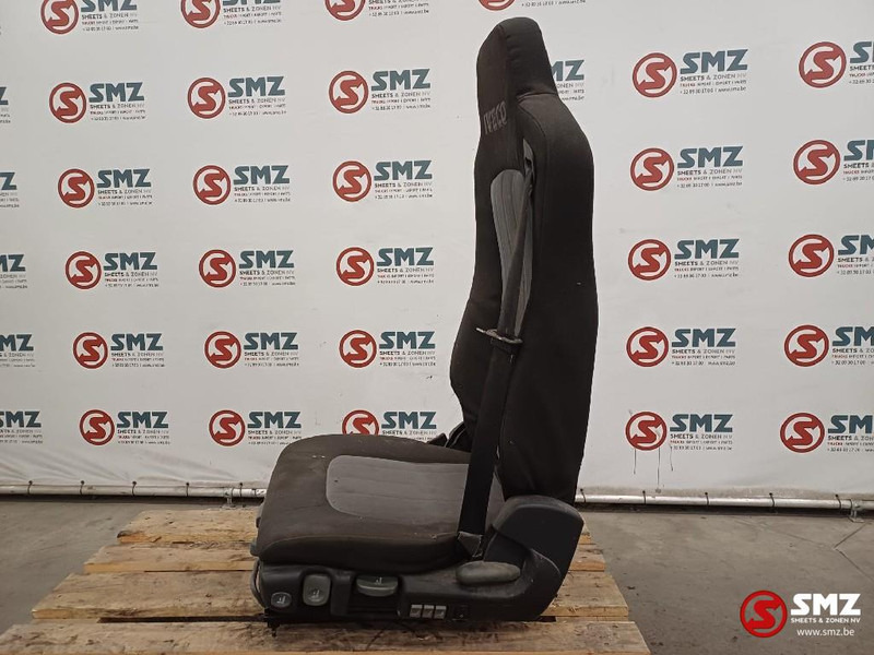 Iveco Occ bestuurdersstoel Iveco - الكابينة والداخلية - شاحنة: صور 4 Iveco Occ bestuurdersstoel Iveco - الكابينة والداخلية - شاحنة: صور 4