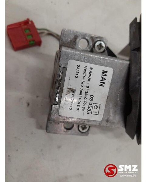 MAN Occ combischakelaar retarder MAN TGS 81255090159 - الكابينة والداخلية - شاحنة: صور 4 MAN Occ combischakelaar retarder MAN TGS 81255090159 - الكابينة والداخلية - شاحنة: صور 4