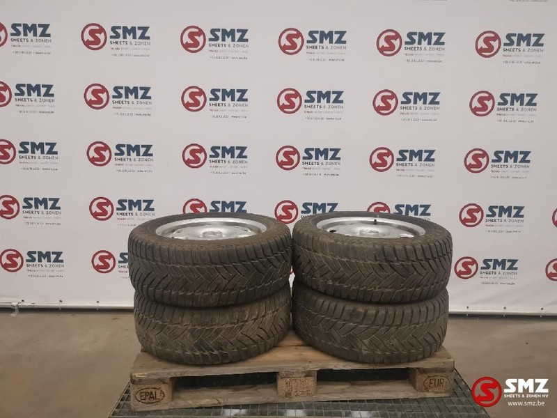 Mercedes-Benz Occ Band Dunlop M+S met velg 225/55R16 95H - الإطارات - شاحنة: صور 1 Mercedes-Benz Occ Band Dunlop M+S met velg 225/55R16 95H - الإطارات - شاحنة: صور 1