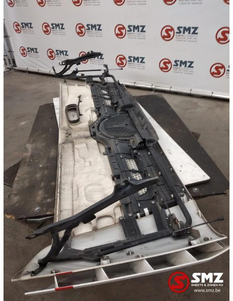 Mercedes-Benz Occ motorkap + windgeleider links Mercedes - هود - شاحنة: صور 2 Mercedes-Benz Occ motorkap + windgeleider links Mercedes - هود - شاحنة: صور 2