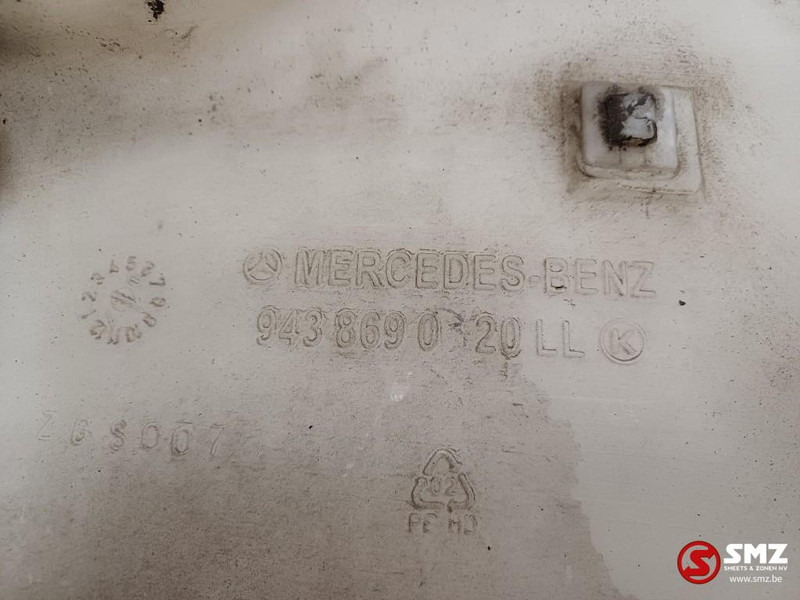 Mercedes-Benz Occ ruitenwissersproeierreservoir Mercedes - مساحة الزجاج الأمامي - شاحنة: صور 4 Mercedes-Benz Occ ruitenwissersproeierreservoir Mercedes - مساحة الزجاج الأمامي - شاحنة: صور 4