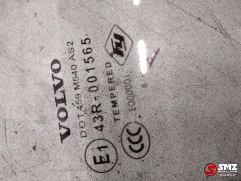 Volvo Occ achterrruit Volvo - نافذة و قطع الغيار - شاحنة: صور 2 Volvo Occ achterrruit Volvo - نافذة و قطع الغيار - شاحنة: صور 2