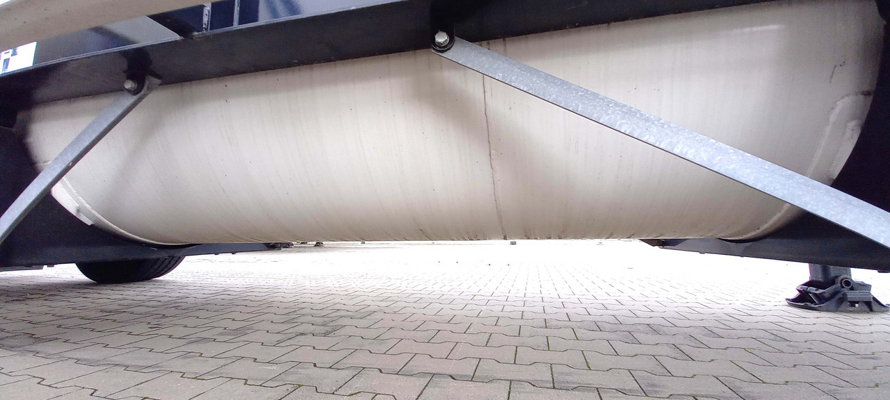 Schwingenschlögel Gas tank semi-trailer used for LNG/CNG mobile filling station Methan Gas Cryogenic - نصف مقطورة صهريج: صور 3 Schwingenschlögel Gas tank semi-trailer used for LNG/CNG mobile filling station Methan Gas Cryogenic - نصف مقطورة صهريج: صور 3