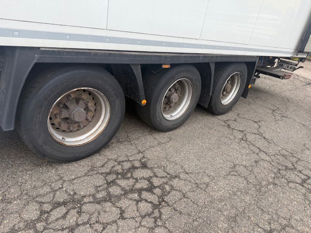 Krone Laadklep 270 hoog 2 Liftassen - مبردة نصف مقطورة: صور 5 Krone Laadklep 270 hoog 2 Liftassen - مبردة نصف مقطورة: صور 5