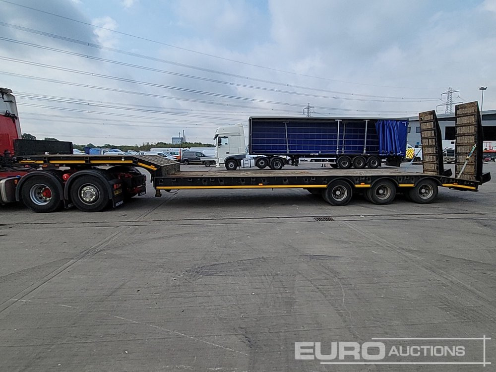 2001 Dennison Trailers Tri Axle Step Frame Low Loader, Hydraulic Ramps, Out Riggers - عربة مسطحة منخفضة نصف مقطورة: صور 2 2001 Dennison Trailers Tri Axle Step Frame Low Loader, Hydraulic Ramps, Out Riggers - عربة مسطحة منخفضة نصف مقطورة: صور 2