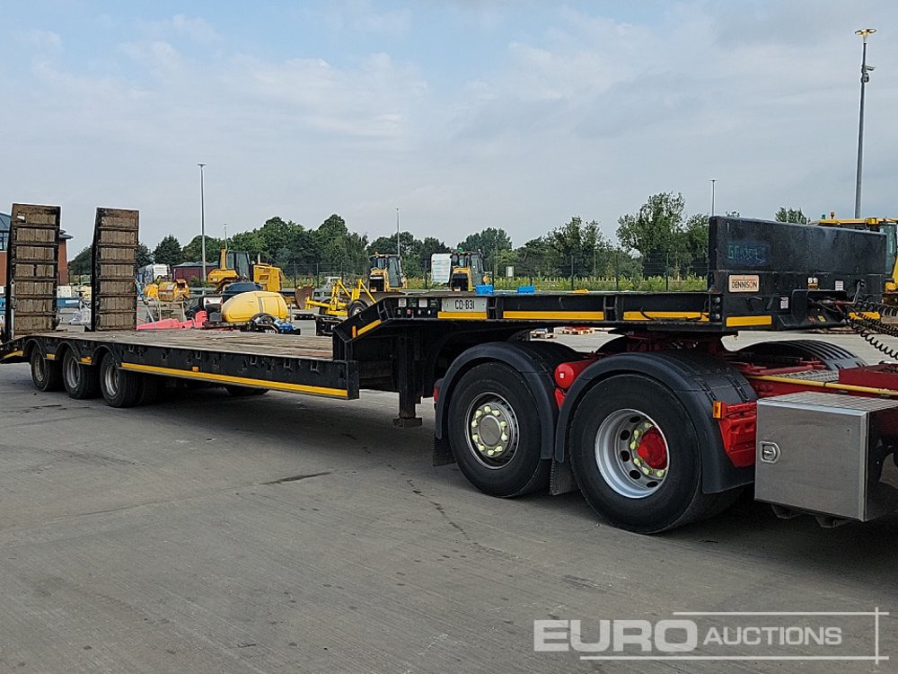 عربة مسطحة منخفضة نصف مقطورة 2001 Dennison Trailers Tri Axle Step Frame Low Loader, Hydraulic Ramps, Out Riggers: صور 7