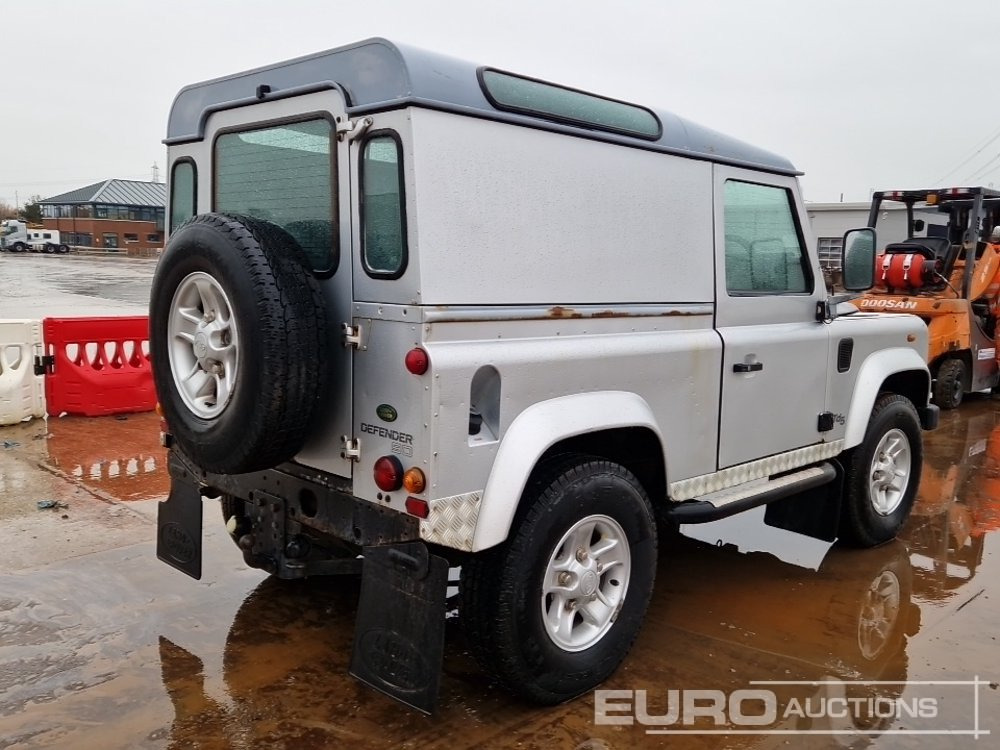 2002 Land Rover Defender 90 - سيارة دفع رباعي: صور 5 2002 Land Rover Defender 90 - سيارة دفع رباعي: صور 5
