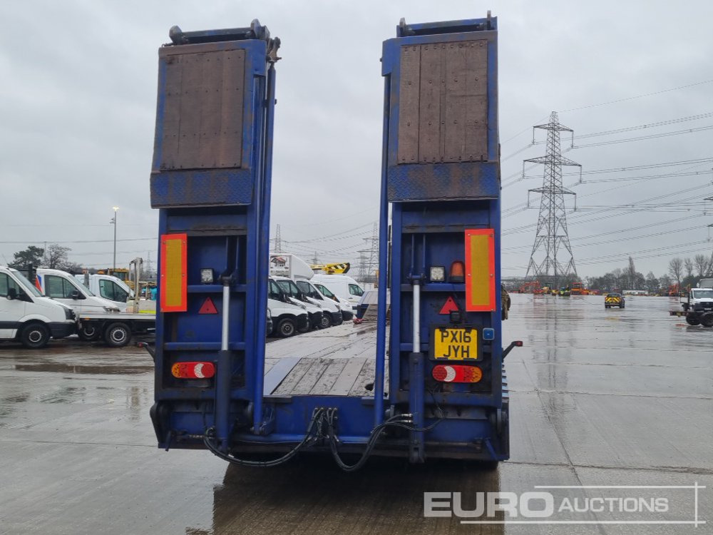 2005 Tirsan Tri Axle Step Frame Low Loader Trailer, Neck Ramps, Out Riggers, Hydraulic Flip Toe Ramps - عربة مسطحة منخفضة نصف مقطورة: صور 4 2005 Tirsan Tri Axle Step Frame Low Loader Trailer, Neck Ramps, Out Riggers, Hydraulic Flip Toe Ramps - عربة مسطحة منخفضة نصف مقطورة: صور 4
