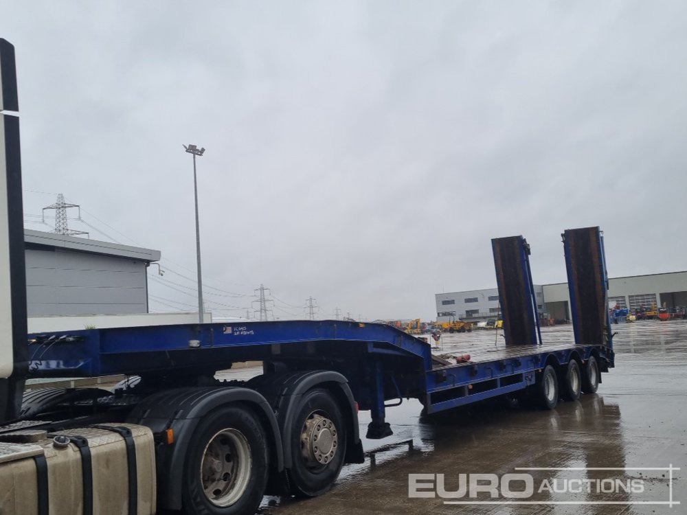 2005 Tirsan Tri Axle Step Frame Low Loader Trailer, Neck Ramps, Out Riggers, Hydraulic Flip Toe Ramps - عربة مسطحة منخفضة نصف مقطورة: صور 1 2005 Tirsan Tri Axle Step Frame Low Loader Trailer, Neck Ramps, Out Riggers, Hydraulic Flip Toe Ramps - عربة مسطحة منخفضة نصف مقطورة: صور 1