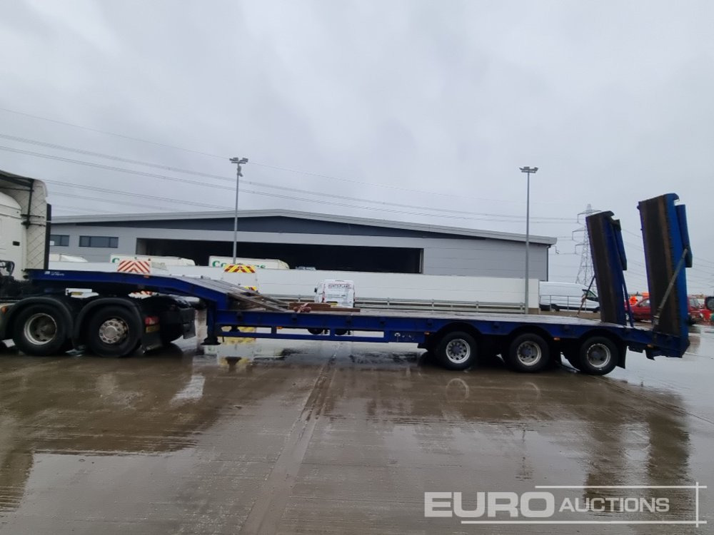 2005 Tirsan Tri Axle Step Frame Low Loader Trailer, Neck Ramps, Out Riggers, Hydraulic Flip Toe Ramps - عربة مسطحة منخفضة نصف مقطورة: صور 2 2005 Tirsan Tri Axle Step Frame Low Loader Trailer, Neck Ramps, Out Riggers, Hydraulic Flip Toe Ramps - عربة مسطحة منخفضة نصف مقطورة: صور 2