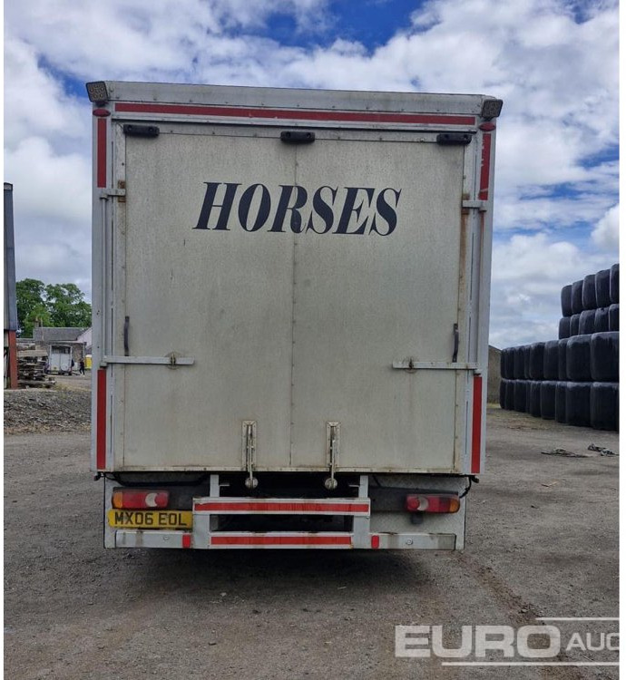 2006 DAF 45.150 - شاحنة نقل المواشي شاحنة: صور 2 2006 DAF 45.150 - شاحنة نقل المواشي شاحنة: صور 2