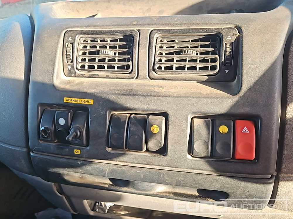 شاحنات قابلة للفك شاحنة 2008 DAF LF55.220: صور 33