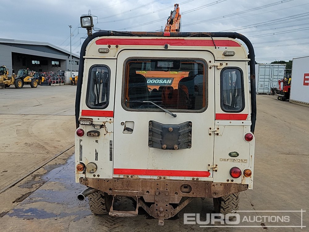 2008 Land Rover Defender - سيارة دفع رباعي: صور 4 2008 Land Rover Defender - سيارة دفع رباعي: صور 4