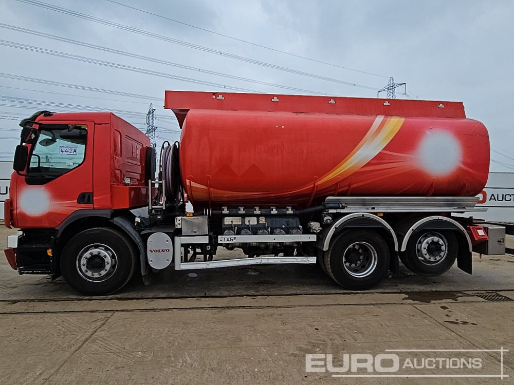 2009 Volvo 6x2 Rear Lift Fuel Tanker Lorry, Reverse Camera, Manual Gearbox - شاحنة صهريج: صور 2 2009 Volvo 6x2 Rear Lift Fuel Tanker Lorry, Reverse Camera, Manual Gearbox - شاحنة صهريج: صور 2