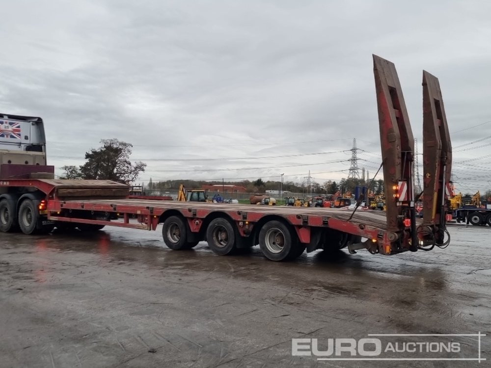 2011 Faymonville Tri Axle Stepframr Low Loader Trailer, Out Riggers, Hydraulic Ramps - عربة مسطحة منخفضة نصف مقطورة: صور 3 2011 Faymonville Tri Axle Stepframr Low Loader Trailer, Out Riggers, Hydraulic Ramps - عربة مسطحة منخفضة نصف مقطورة: صور 3