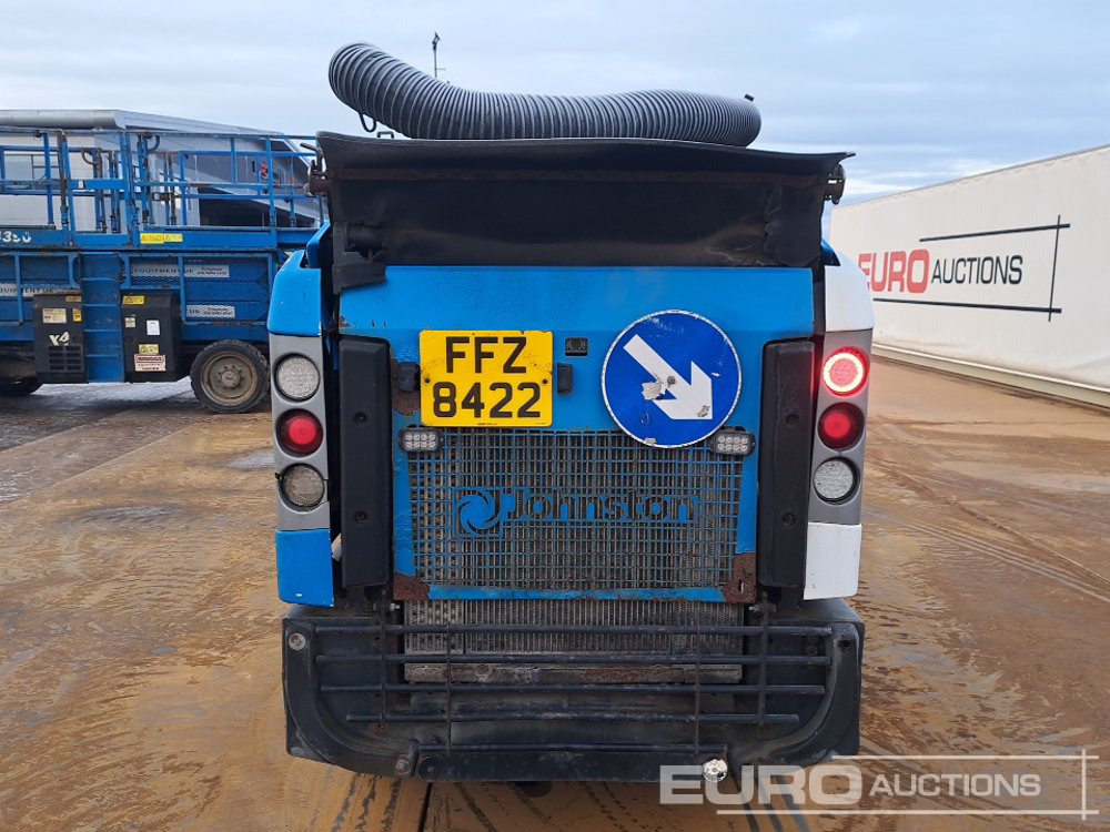 2011 Johnston 142A 101T - سياره كنس شوارع: صور 4 2011 Johnston 142A 101T - سياره كنس شوارع: صور 4