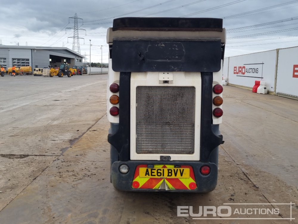 2011 Schmidt Compact 200 - سياره كنس شوارع: صور 4 2011 Schmidt Compact 200 - سياره كنس شوارع: صور 4