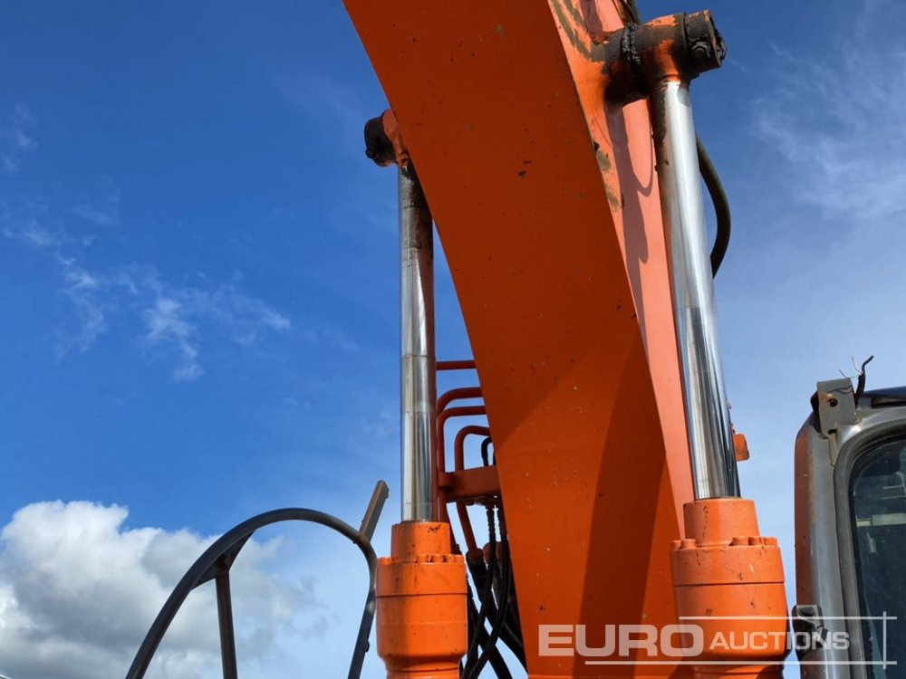 حفارات زحافة 2012 Hitachi ZX135US-3: صور 24