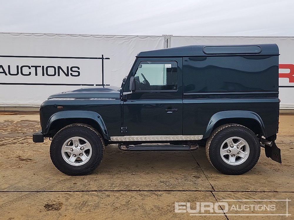 2012 Land Rover Defender 90 - سيارة دفع رباعي: صور 2 2012 Land Rover Defender 90 - سيارة دفع رباعي: صور 2