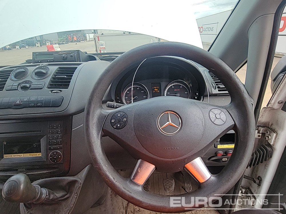 الشاحنات الصغيرة 2012 Mercedes Vito: صور 28