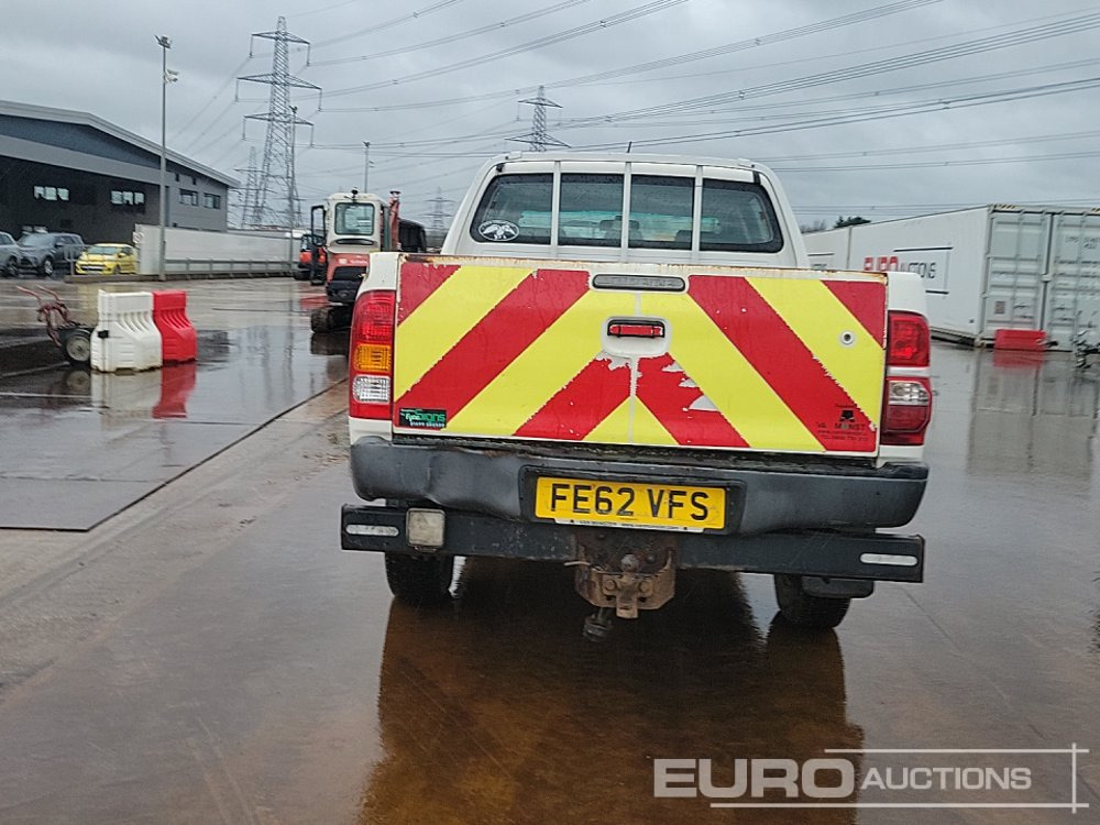 2012 Toyota Hilux - شاحنة البيك أب: صور 5 2012 Toyota Hilux - شاحنة البيك أب: صور 5