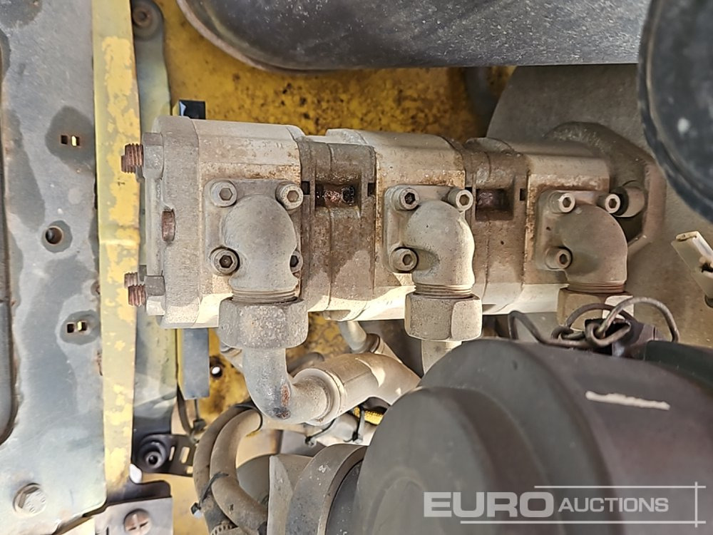 آلة أسفلت 2013 Bomag BMP8500: صور 24