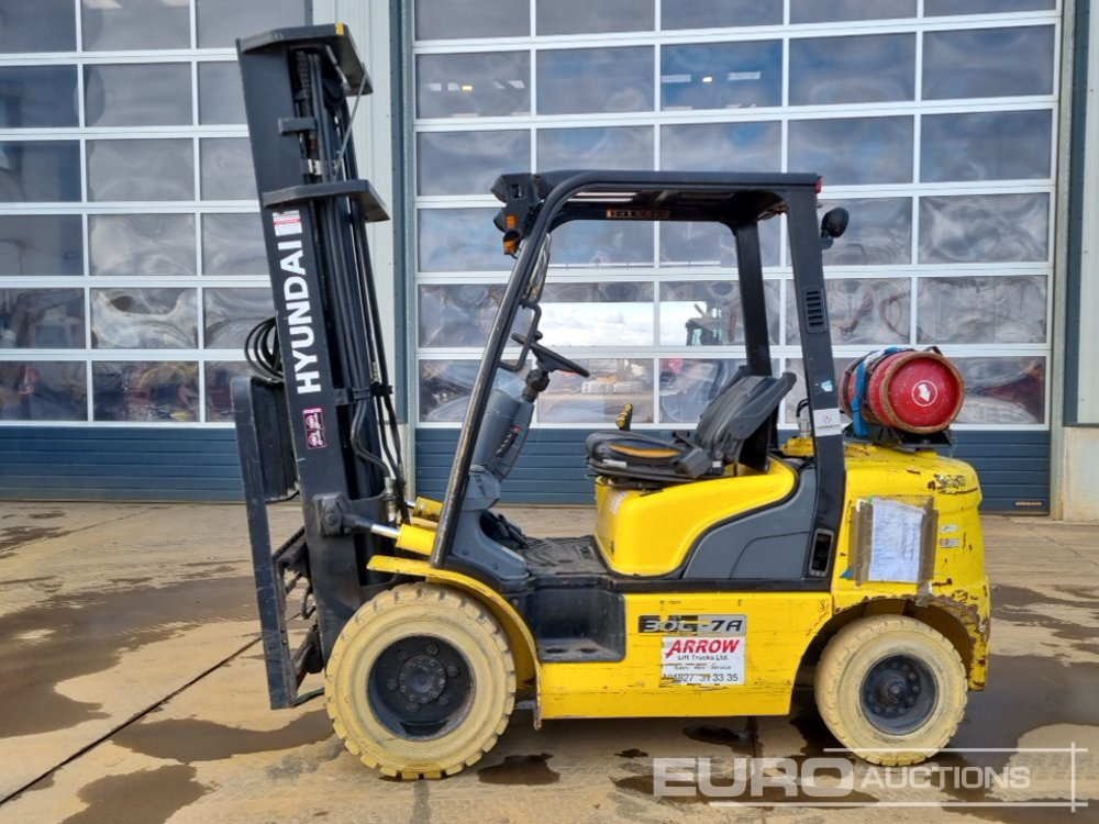 2013 Hyundai 30L-7A - رافعة شوكية: صور 2 2013 Hyundai 30L-7A - رافعة شوكية: صور 2