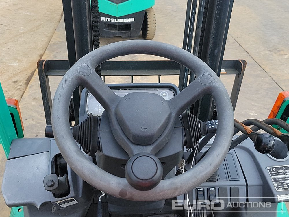 رافعة شوكية 2013 Mitsubishi FG25N: صور 30