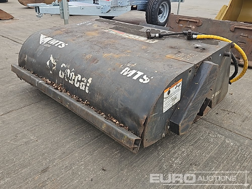 2014 Bobcat 60 SWEEPER - معدات المناولة: صور 1 2014 Bobcat 60 SWEEPER - معدات المناولة: صور 1